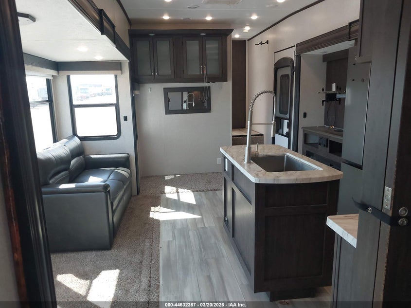 2021 SHASTA PHOENIX 367BH (VIN: 5ZT3SP2B9MA001547