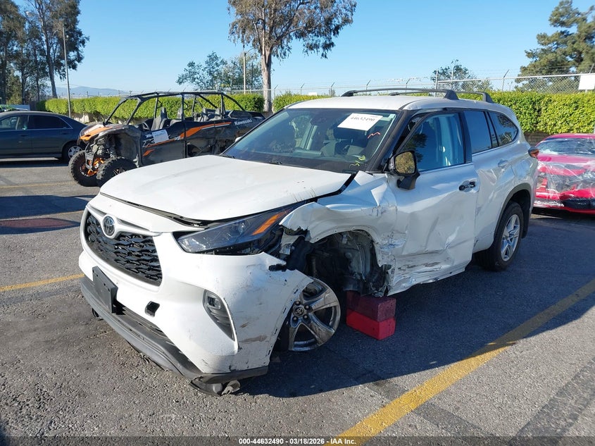 2022 Toyota Highlander Le