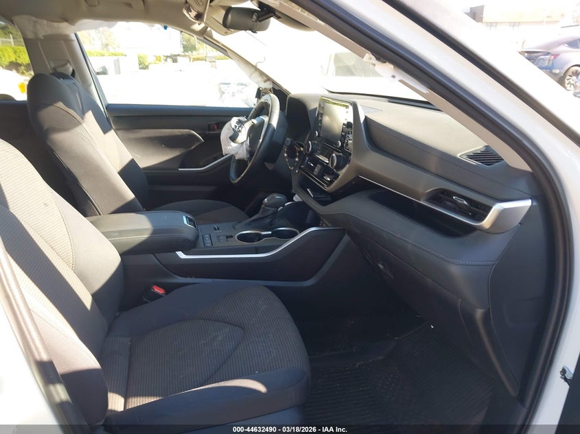 2022 Toyota Highlander Le