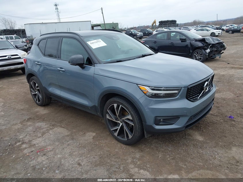 2022 Volvo Xc40 T5 R-Design