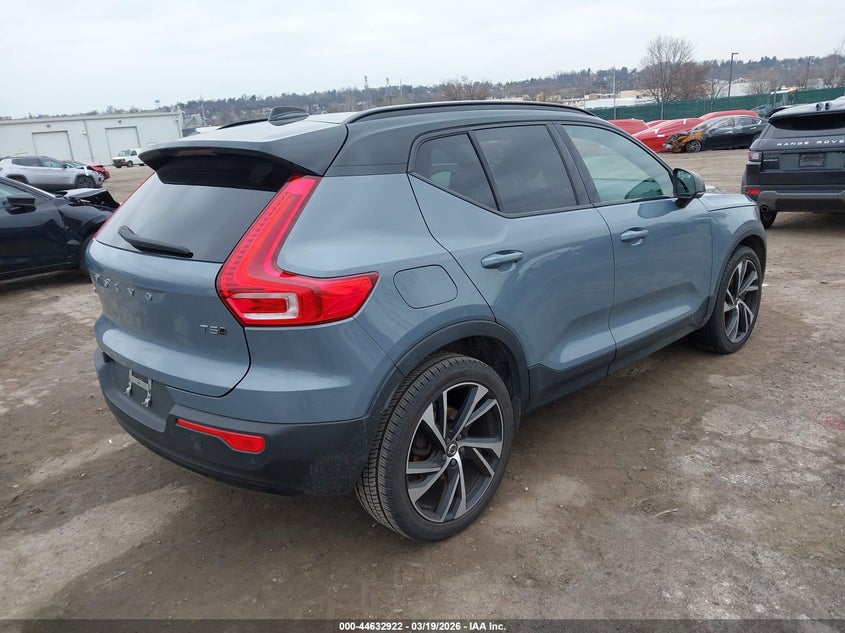 2022 Volvo Xc40 T5 R-Design