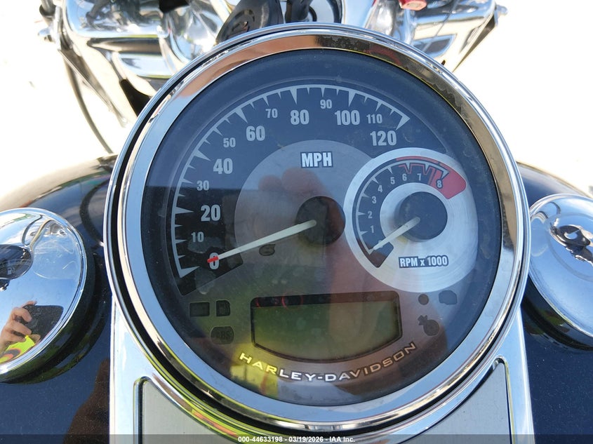 2015 Harley-Davidson Flhr Road King VIN: 1HD1FBM18FB667590 Lot: 44633198