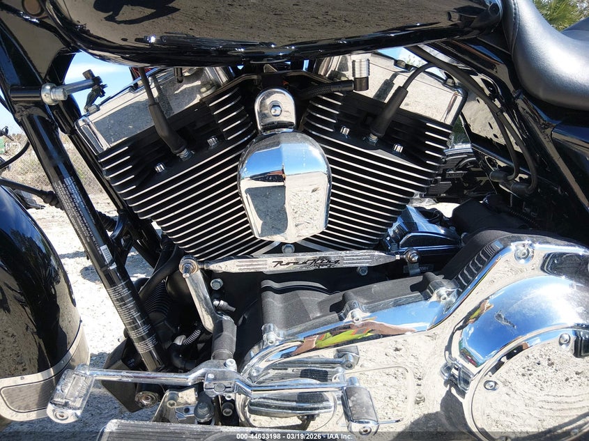 2015 Harley-Davidson Flhr Road King VIN: 1HD1FBM18FB667590 Lot: 44633198