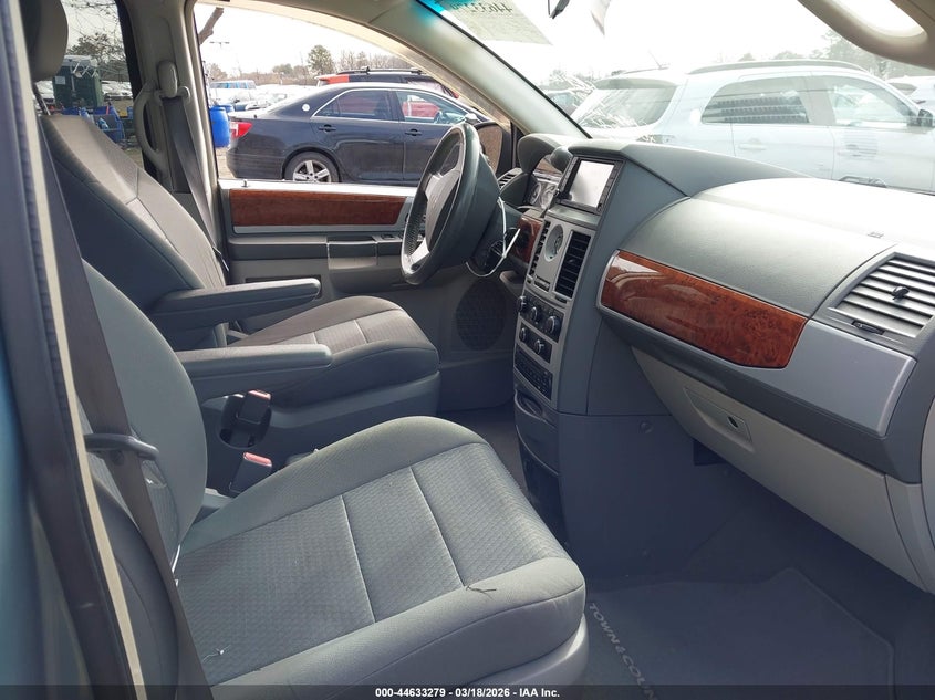 2009 Chrysler Town & Country Touring