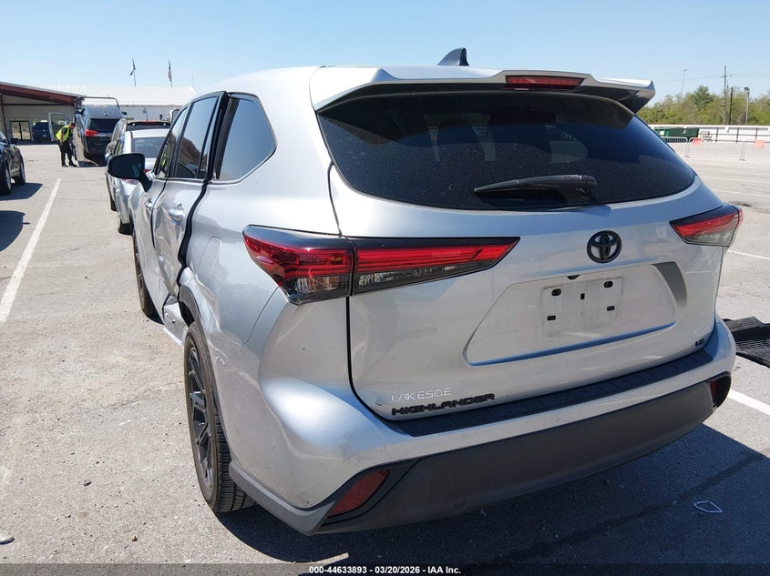 2022 Toyota Highlander Le