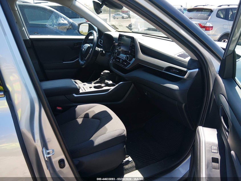 2022 Toyota Highlander Le