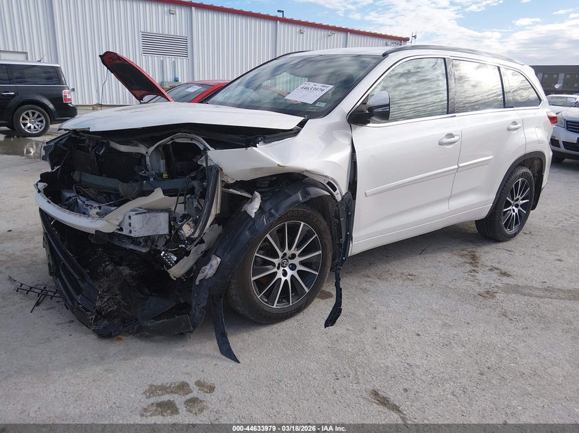 2017 Toyota Highlander Se