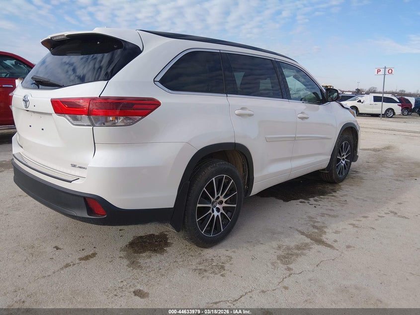 2017 Toyota Highlander Se
