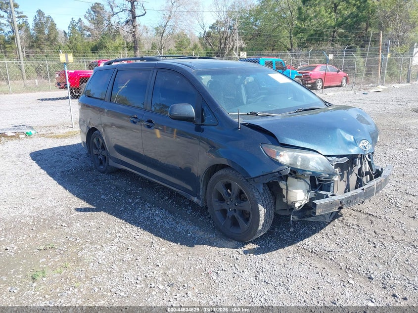 2012 Toyota Sienna Se 8 Passenger