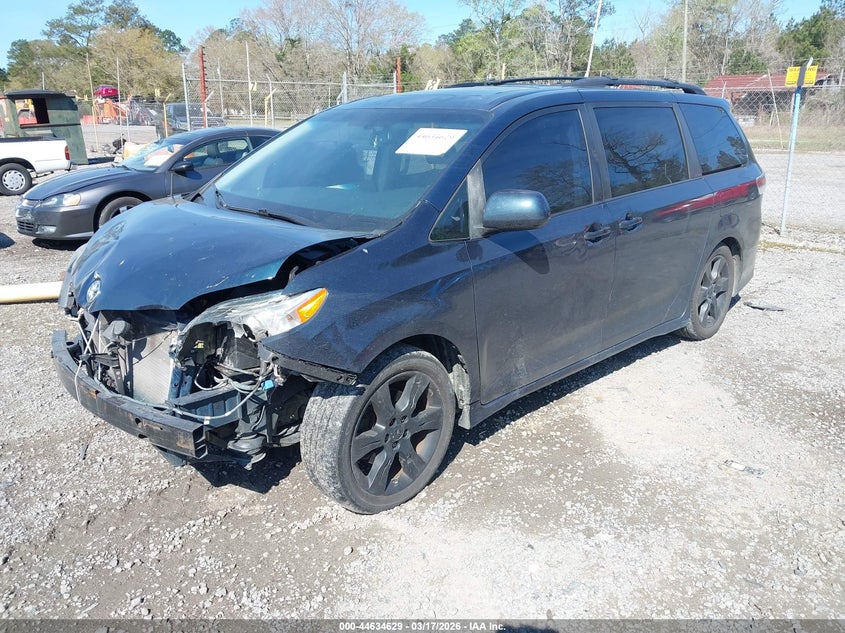 2012 Toyota Sienna Se 8 Passenger