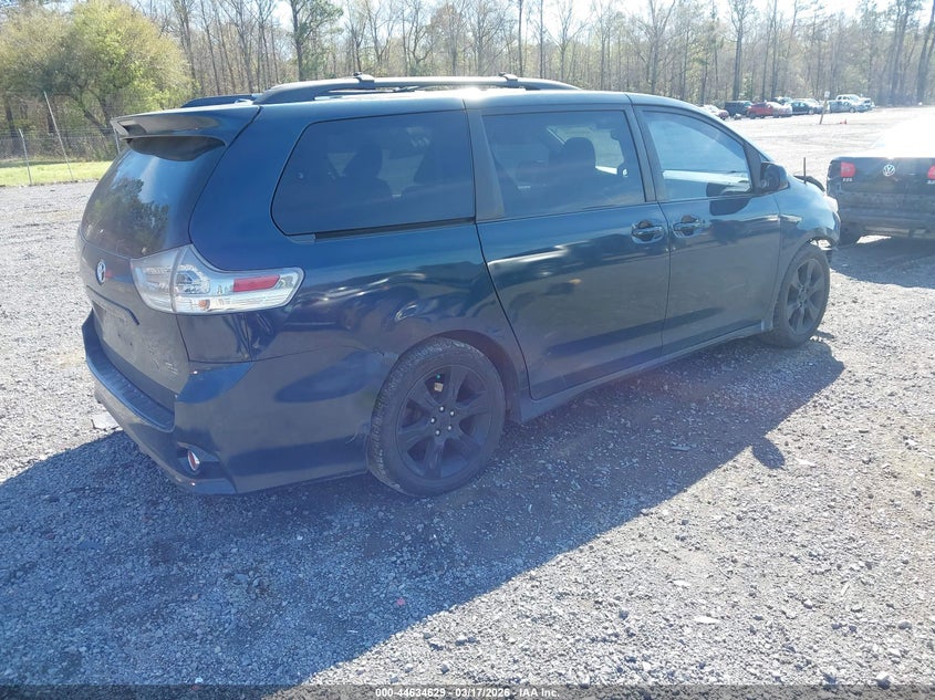 2012 Toyota Sienna Se 8 Passenger