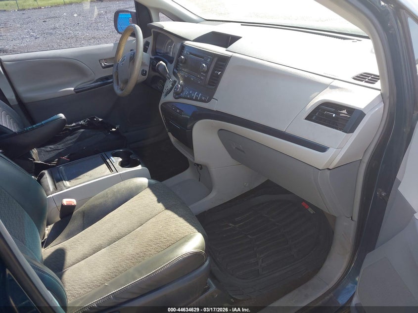 2012 Toyota Sienna Se 8 Passenger