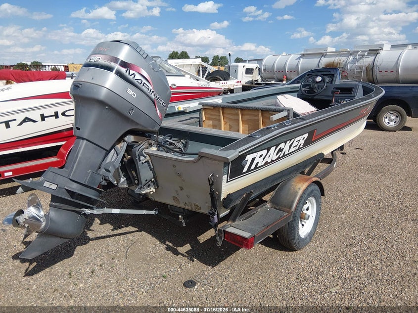 1989 TRACKER PRO DEEP V-17 auction photo 4