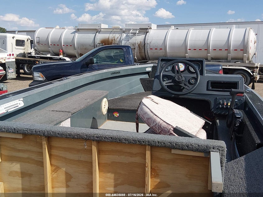1989 TRACKER PRO DEEP V-17 auction photo 5