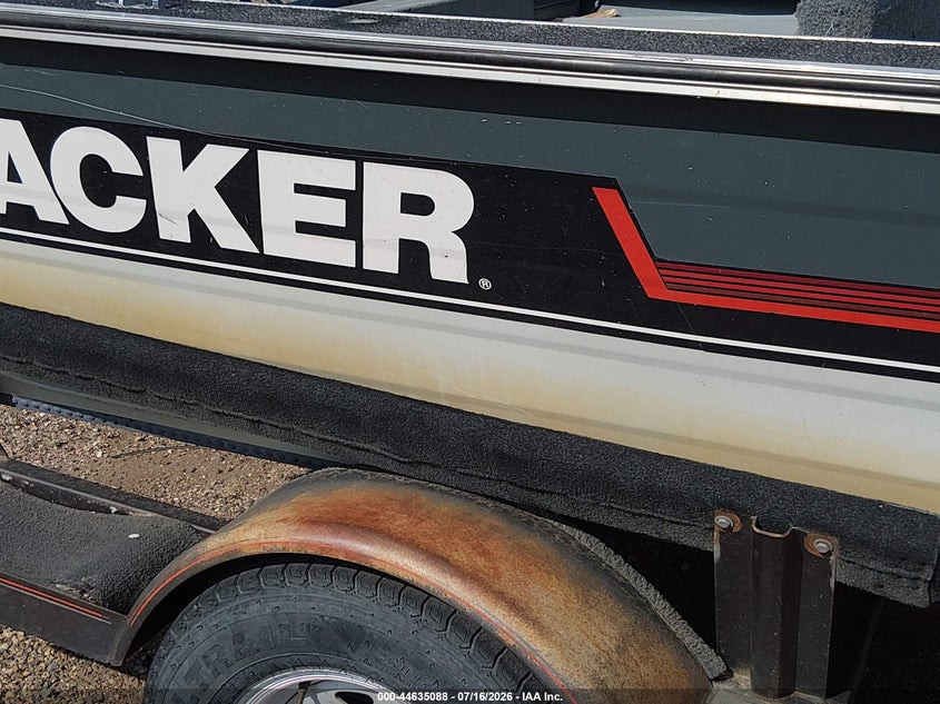 1989 TRACKER PRO DEEP V-17 auction photo 6