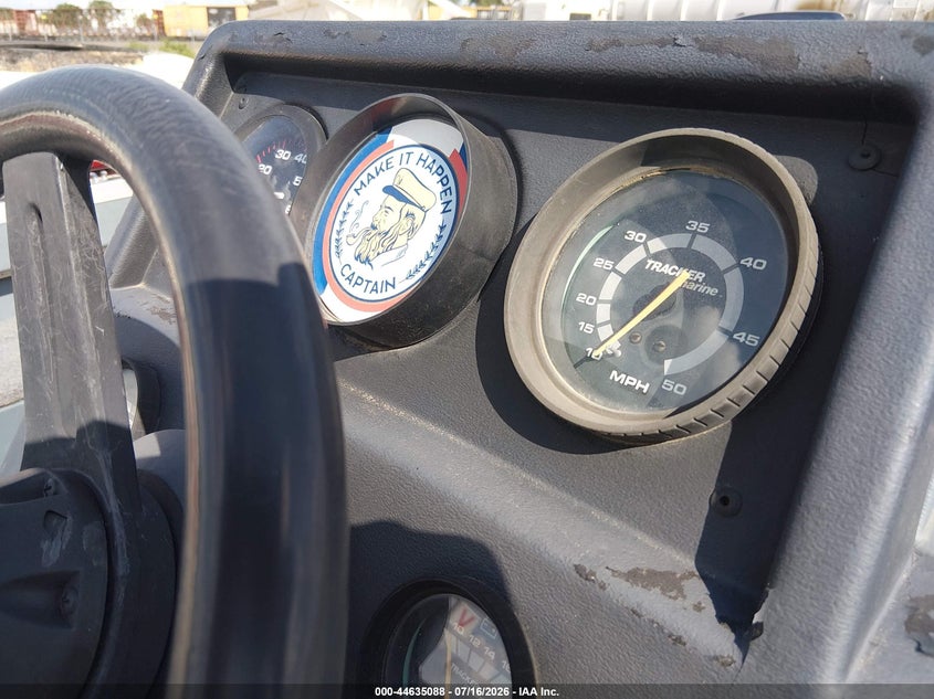 1989 TRACKER PRO DEEP V-17 auction photo 7