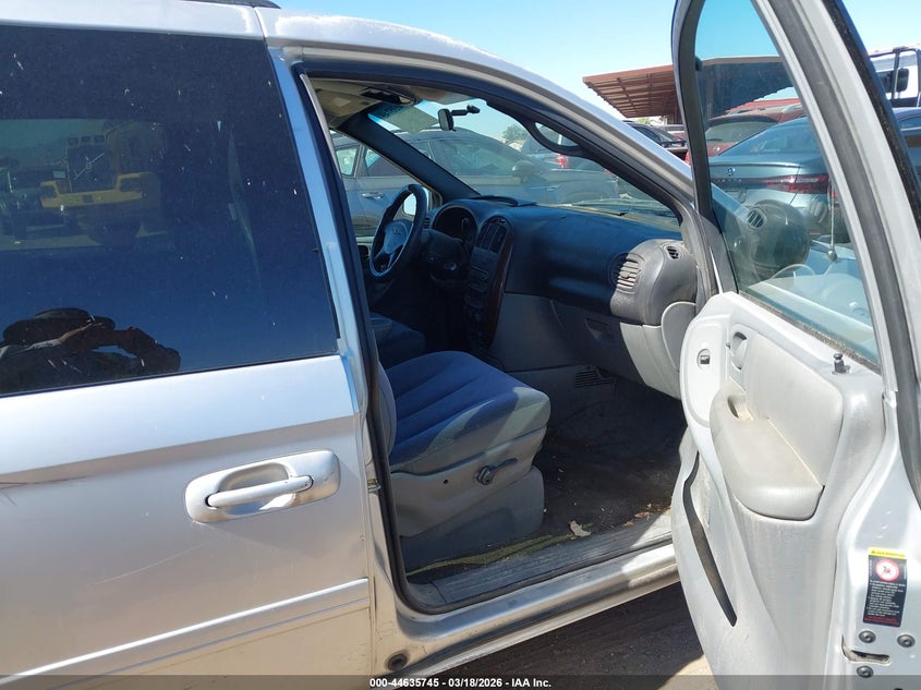 2004 Chrysler Town & Country Lx