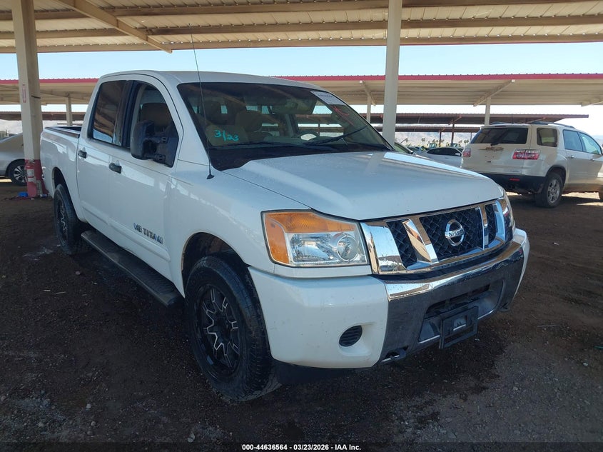2013 NISSAN TITAN SV