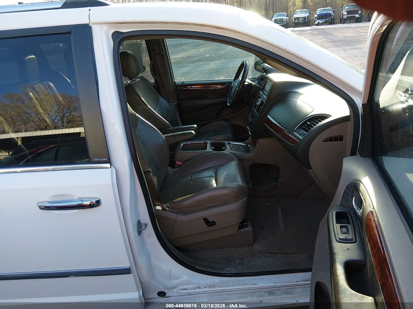 2013 Chrysler Town & Country Limited