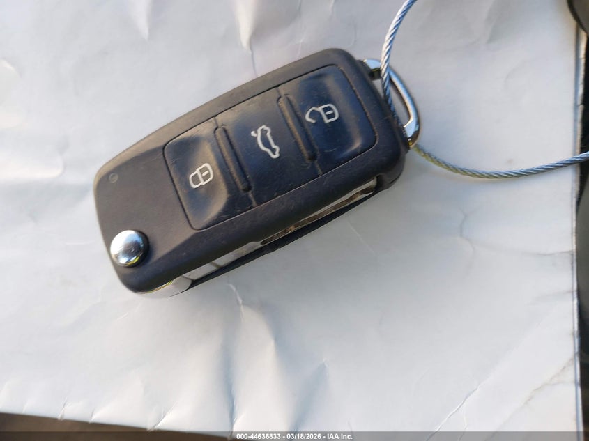 2013 Volkswagen Eos Komfort VIN: WVWBW8AH0DV008005 Lot: 44636833