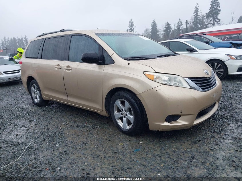 2012 Toyota Sienna Le V6 8 Passenger