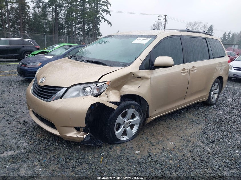 2012 Toyota Sienna Le V6 8 Passenger