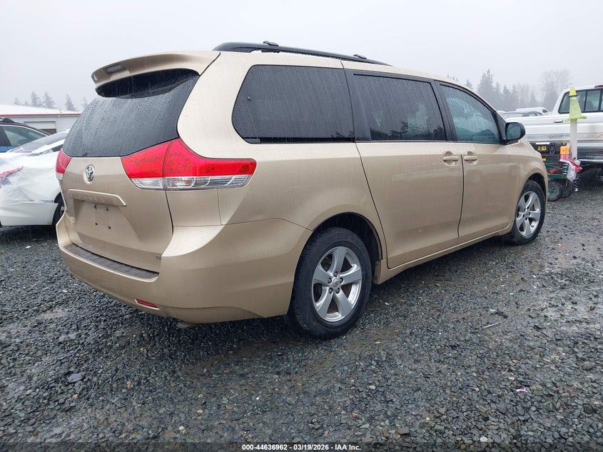 2012 Toyota Sienna Le V6 8 Passenger