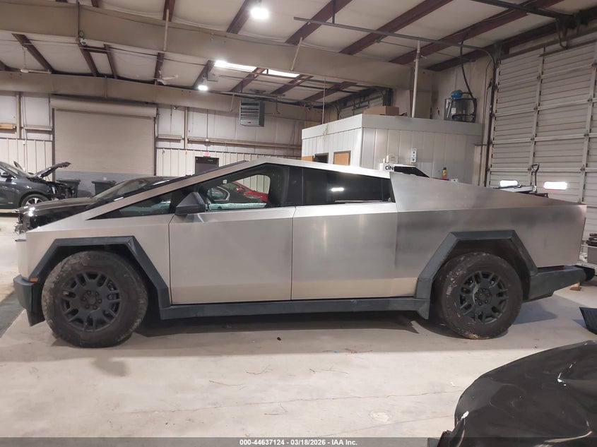 2024 Tesla Cybertruck All-Wheel Drive VIN: 7G2CEHED2RA007243 Lot: 44637124
