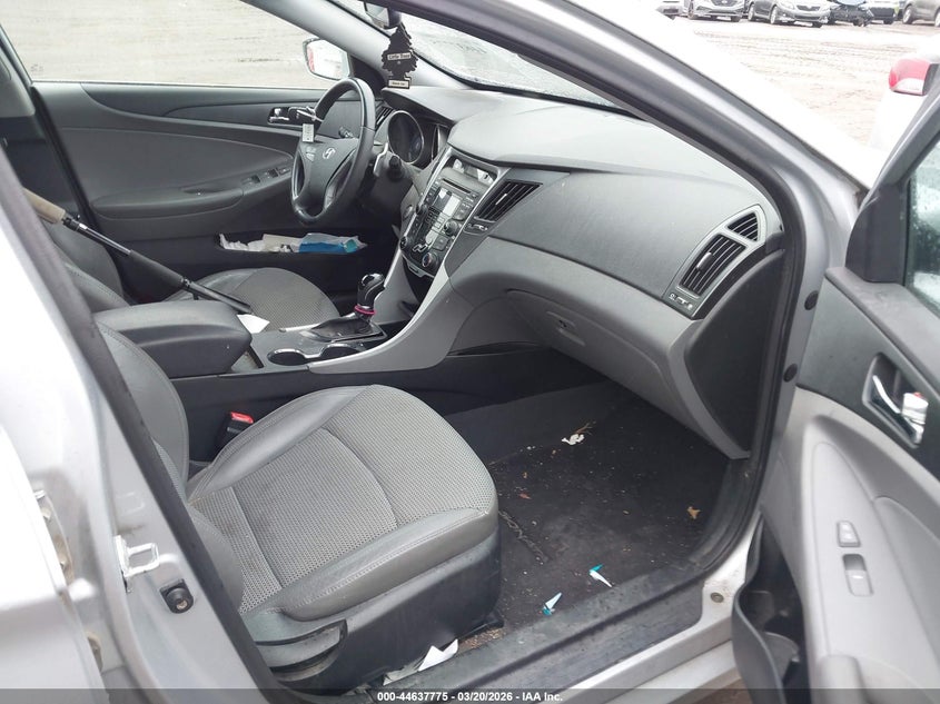 5NPEC4AC7CH328228 2012 Hyundai Sonata 2.4 Se silver