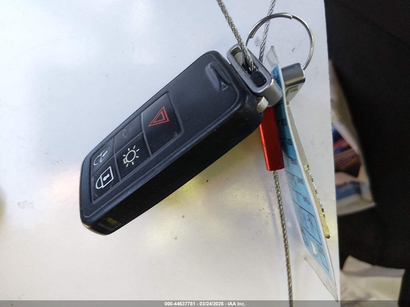 2011 Volvo Xc70 3.2 VIN: YV4952BL3B1113737 Lot: 44637781