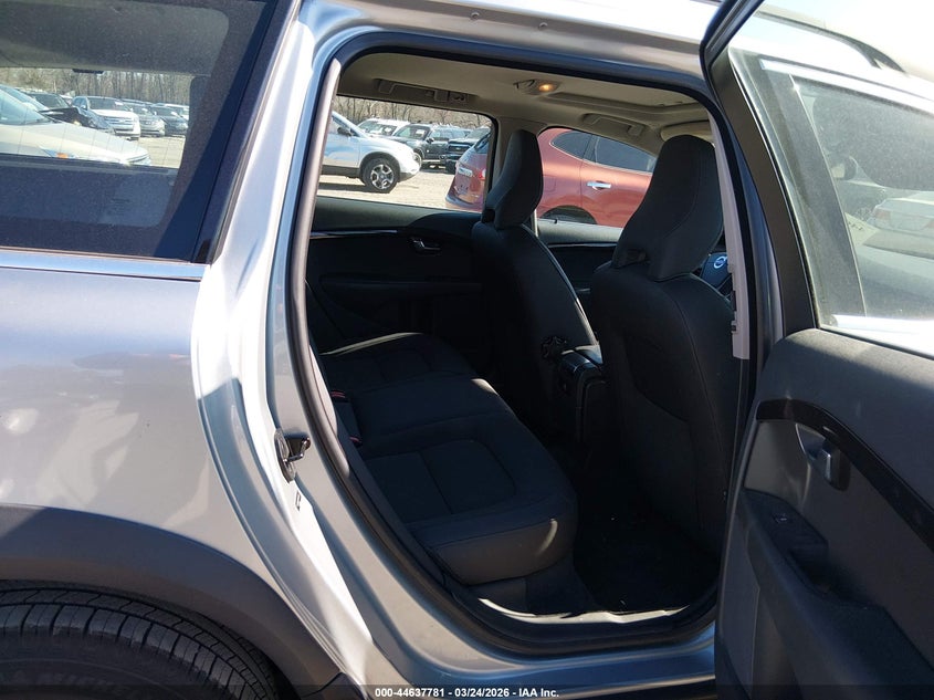 2011 Volvo Xc70 3.2 VIN: YV4952BL3B1113737 Lot: 44637781