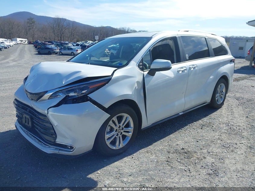 2024 Toyota Sienna Platinum