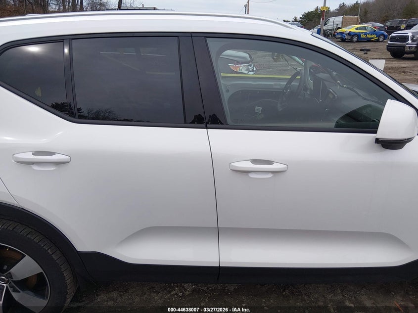 2022 Volvo Xc40 T5 Momentum VIN: YV4162UKXN2699320 Lot: 44638007