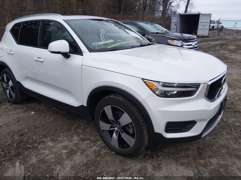 2022 Volvo Xc40 T5 Momentum
