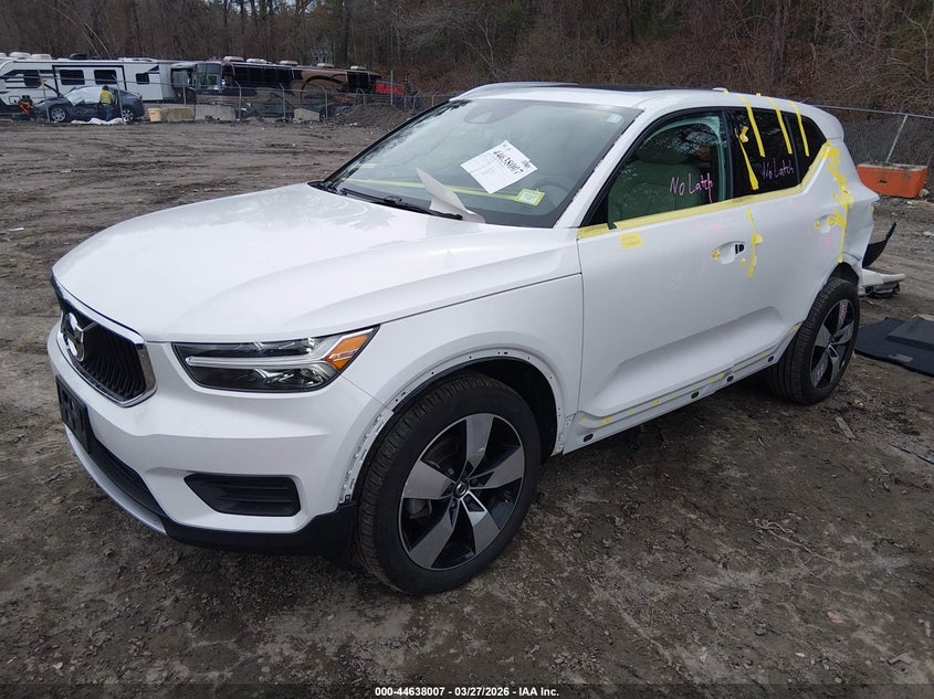2022 Volvo Xc40 T5 Momentum