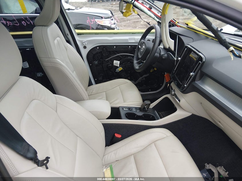 2022 Volvo Xc40 T5 Momentum