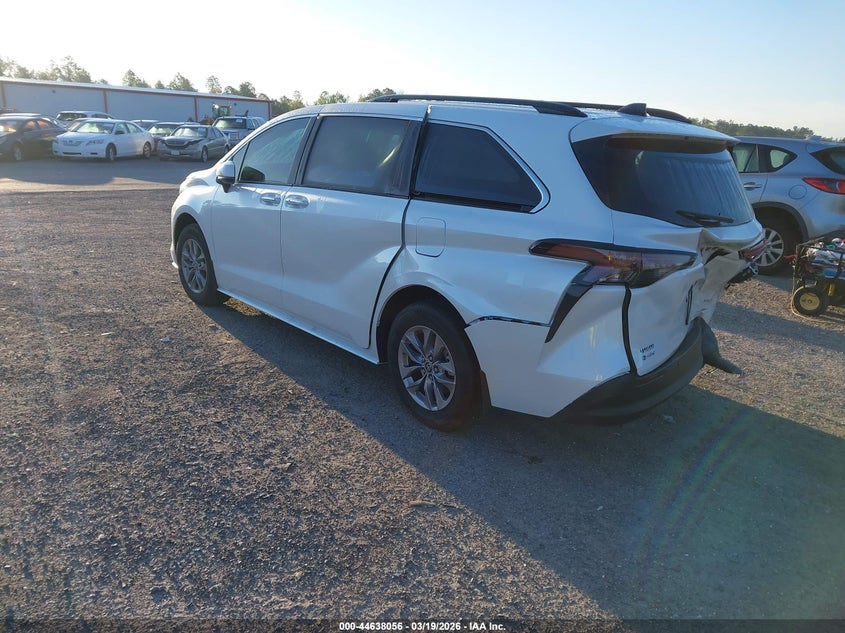 2025 Toyota Sienna Xle
