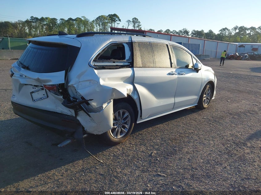 2025 Toyota Sienna Xle