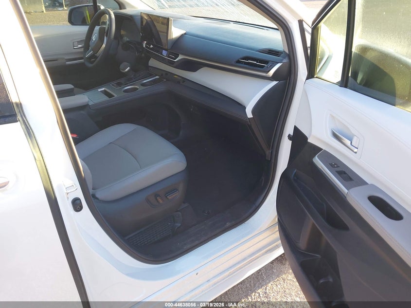 2025 Toyota Sienna Xle