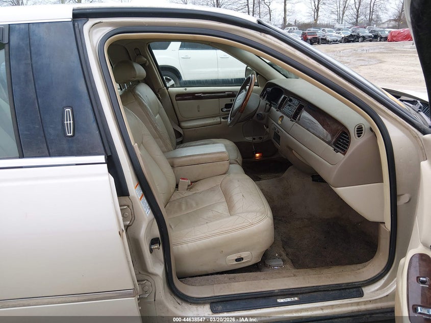 2001 Lincoln Town Car Cartier