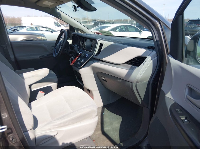 2019 Toyota Sienna L 7 Passenger