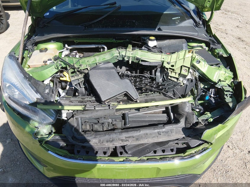 VIN 1FADP3K28JL331668 2018 FORD FOCUS SE
