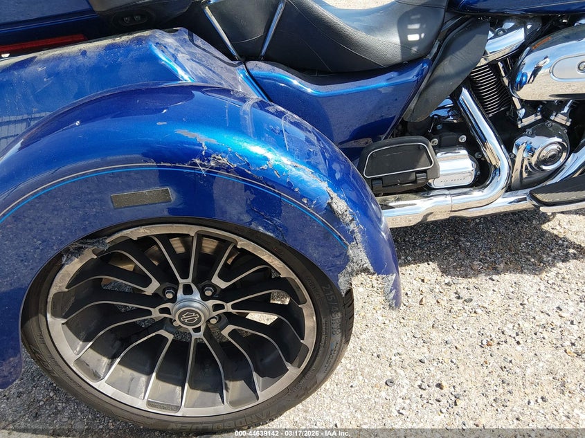 2017 Harley-Davidson Flhtcutg Tri Glide Ultra VIN: 1HD1MAD10HB859427 Lot: 44639142