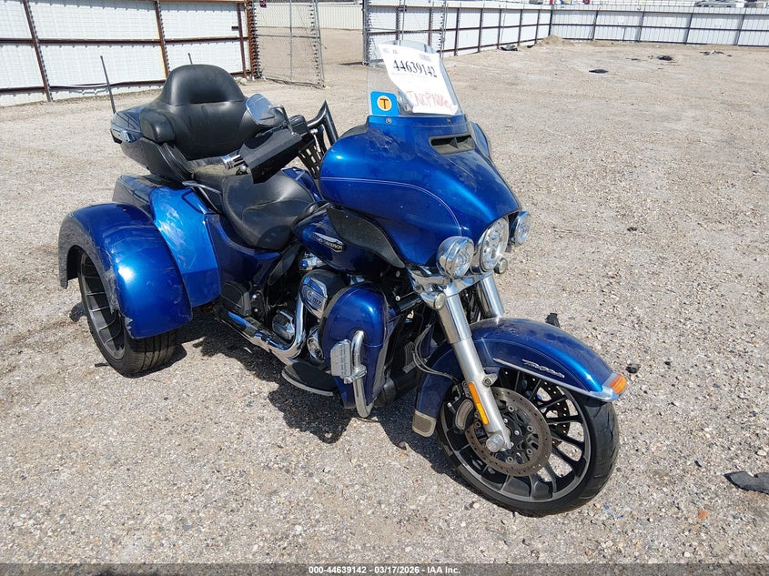 2017 Harley-Davidson Flhtcutg Tri Glide Ultra VIN: 1HD1MAD10HB859427 Lot: 44639142