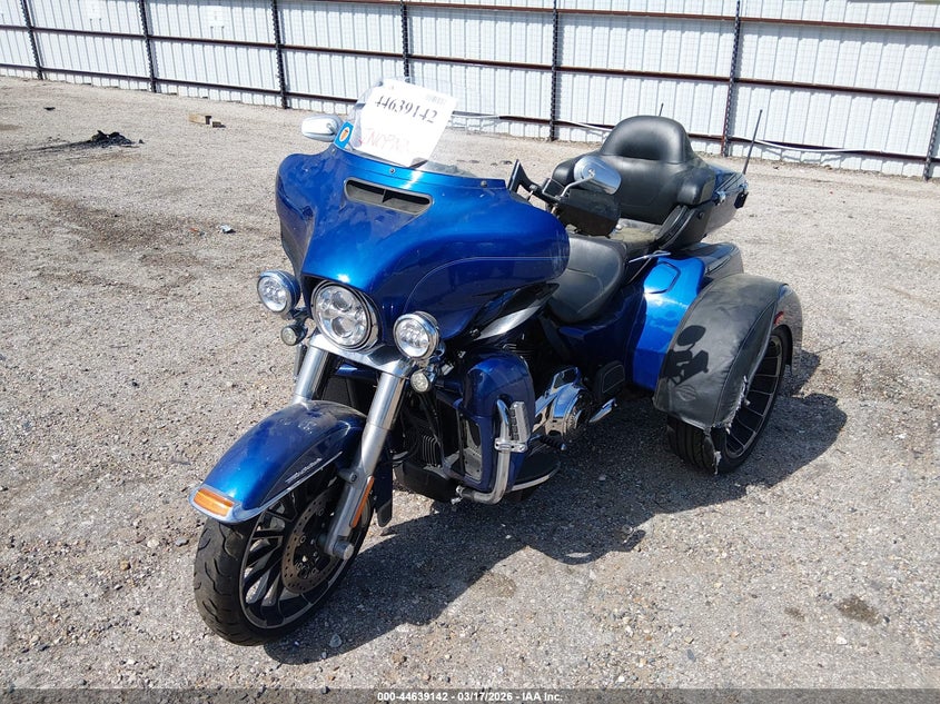 2017 Harley-Davidson Flhtcutg Tri Glide Ultra VIN: 1HD1MAD10HB859427 Lot: 44639142