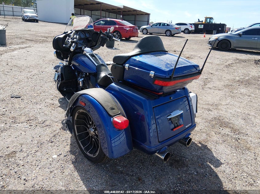 2017 Harley-Davidson Flhtcutg Tri Glide Ultra VIN: 1HD1MAD10HB859427 Lot: 44639142