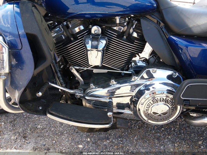 2017 Harley-Davidson Flhtcutg Tri Glide Ultra VIN: 1HD1MAD10HB859427 Lot: 44639142