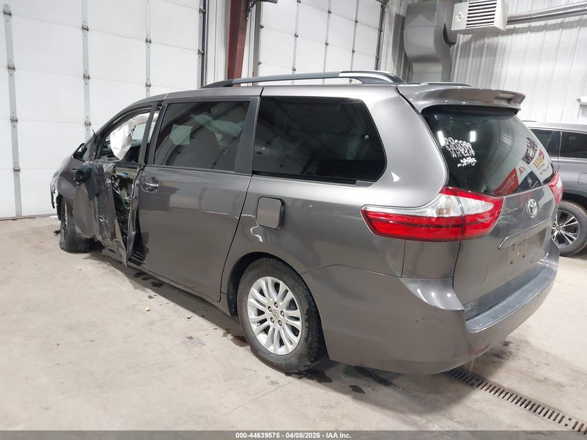 2016 Toyota Sienna Xle 8 Passenger