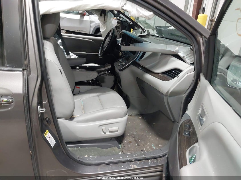 2016 Toyota Sienna Xle 8 Passenger