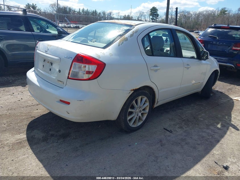 2011 Suzuki Sx4 Le/Le Anniversary Edition